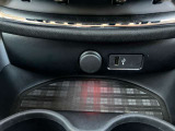 車両の詳細、ご質問につきましては、弊社営業スタッフまでお気軽にご連絡下さいませ。遠方のお客様には実車の詳細画像送信も承ります。お客様からのお問合せをお待ち致しております。