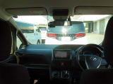 見通しのよいすっきりとした視界で、運転のしやすさは疲れにくさにも繋がりますよ♪
