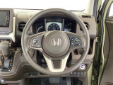 ステアリングスイッチでオーディオ各種操作が可能で、運転に集中できます。安心・安全・快適なドライブをお楽しみいただけます。