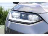 フルLEDヘッドライト〈デイタイムランニングランプ付〉(オートレベリング/オートライトコントロール機構付)●LEDアクティブコーナリングライト