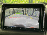 【バックカメラ】駐車時に後方がリアルタイム映像で確認できます。大型商業施設や立体駐車場での駐車時や、夜間のバック時に大活躍!運転スキルに関わらず、今や必須となった装備のひとつです!