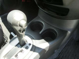 運転席と助手席の間にはドリンクホルダーも装備してます★