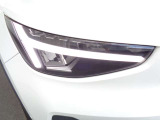 トールハンマーをモチーフにした、LEDヘッドライト。デイタイムランニングライト、ウインカー機能も併せ持ち、そして、フル・アクティブハイビーム機構と相まって、安全な夜間ドライブが可能です。