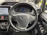 【純正革巻きステアリング】上質な革を使用することで、手にしっかり馴染みとても運転しやすいハンドルです♪