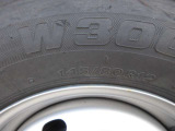 タイヤサイズは、145/80R12です。