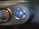 スマートキー装備車なので、キーを取り出さなくてもエンジン始動が可能です。