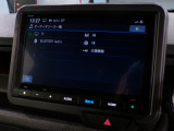 Bluetooth、AM、FM、AUX、スマートフォン接続ができます。