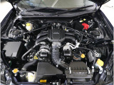 2.4Lエンジンを搭載し、重量増を抑えながら吸排気レイアウトを最適化。レッドゾーンまで滑らかに吹け上がる加速フィールと、力強いトルク・パワーを発揮します。