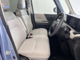 【運転席シート】ゆったりと広々した空間です。ストレスなく運転ができますよ!