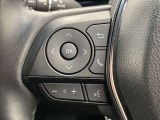 運転中、オーディオの操作をしてて、ハッとしたことはありませんか?ステアリングスイッチは、運転中でもハンドルでオーディオの操作が可能です。安全なドライブをサポートします。