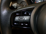 【ステアリングリモコン】ステアリングにオーディオ調節可能なスイッチが装備されていますので運転中でも視線をそらさずにオーディオの調節が可能です!
