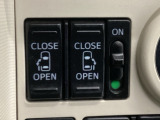 【両側パワースライドドア】両側がパワースライドドアになっており、運転席のスイッチやスマートキーでも開閉が可能です!開口部も広いので乗り降りも楽々♪
