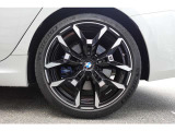 【BMWアロイホイル】軽量かつ強度に拘ったアロイホイル。走行性能ポテンシャルを引き出す設計。
