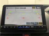 バックカメラ機能付きです!バックする際に後方の様子をカーナビのモニター上に表示してくれます。運転席にいながら、後方が確認できるので、バック駐車が、スムーズに行えます!