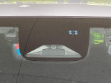 【ホンダセンシング】走行中に前方の車両等を認識し、衝突しそうな時は警報とブレーキで衝突回避と被害軽減をアシスト。より安全にドライブをお楽しみいただけます。