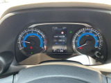 視認性の高いメーターで運転情報を的確に把握できます