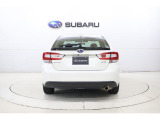 SUBARUリヤビークルディテクションを搭載。後方から接近する車両を検知し、ドアミラーのLEDインジケーターで注意を促します。車線変更や後退時の安全確認をサポートし、安心感の高いドライブを実現します。