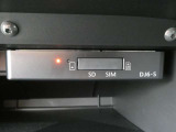 純正ドライブレコーダー:前方と車内後方の状況を映像で記録します。