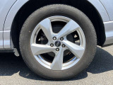 18インチ純正アルミホイール装備 全車両に標準装備の純正アルミホイールは、純正ならではのバランスの良いデザインと、走行安定性をお楽しみ頂けます。