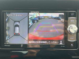 【360度カメラ】全方位モニターを装備し、車両の周囲を上空から見下ろすように映像で確認可能。駐車や狭い道での操作をサポートし、安全性を高めます。