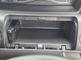 運転席周辺の収納も充実したドライバーズロアポケット。細かな使い勝手にも配慮されています。