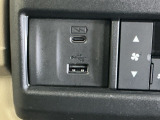 (Type-C〈3A〉)USBチャージャー搭載。スマートフォンなどの充電にとっても便利です