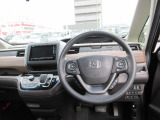 視認性の良いメーターで、運転中も情報がひと目で確認できて安心。見やすさにこだわったデザインで、毎日のドライブがもっと快適に