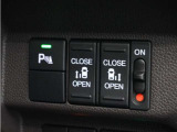 ◆両側電動スライドドア◆狭い駐車場でも乗り降りが楽々♪お子様が隣の車にドアを当ててしまう心配もございません!小さなお子様連れの方もこれで安心。