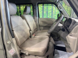 運転席シート廻りは使用感も少なく、良好な状態となっています。丁寧に使われていたことがよくわかりますね。