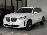 クローム加工のグリルが上質感を高め、BMWアイコニック・グローとともに洗練された存在感を演出しています。