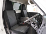 【清潔感のある運転席&助手席】隅々までクリーニングの行き届いた運転席&助手席。目立ったシミや汚れ等もございません。快適なドライブをどうぞ。