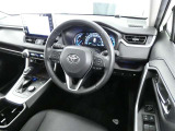 【運転席】運転席周りの画像です。プロの手で隅々までクリーニングしています。ご来店いただき実際に見てみてくださいね☆