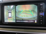 パノラミックビューモニター付きです。車両を上から見たような映像をディスプレイオーディオ画面に表示。運転席からの目視だけでは見にくい、車両周辺の状況をリアルタイムでしっかり確認できます。