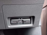 【ETC2.0 日産オリジナルナビゲーション連動モデル装備】 運転支援情報サービス・渋滞回避支援・落下物や天候による路面状況のご案内/災害発生時の通行可能ルート案内等、カーナビ画面でお知らせします。