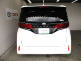 バックカメラが付いているので後方確認が非常にしやすいです。今や運転初心者も熟練者も必須装備!