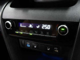 車内の温度管理に便利なオートエアコン☆