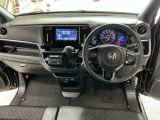 【前方視界】開放的な前方視界!運転がしやすく疲れにくいです♪窓が大きく、見通しがとっても良いおクルマですよ♪