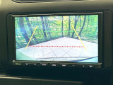 【バックカメラ】駐車時に後方がリアルタイム映像で確認できます。大型商業施設や立体駐車場での駐車時や、夜間のバック時に大活躍!運転スキルに関わらず、今や必須となった装備のひとつです!