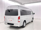 広々とした車内空間に優れた燃費性能。更にデザインも上質で人気のお車です!