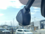 【ドライブレコーダー】映像・音声などの運転中の記録を残します。事故などを起こした起こされた時の証拠になりえますので、もしも時でも安心ですね。