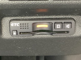 ETCがついています。高速道路の料金所の通過も楽々です!。 カードの取り出しもしやすい場所についています。