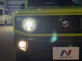 【LEDヘッドライト】悪天候や夜間走行時も良好な視界を確保し安心して運転できる高輝度LEDヘッドライトを装備!点灯速度が早く、消費電力も抑えられています。