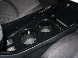 ドリンクホルダーがついてて助かりますね!