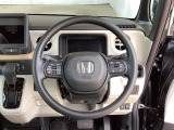 ステアリングスイッチでオーディオ各種操作が可能で、運転に集中できます。安心・安全・快適なドライブをお楽しみいただけます。
