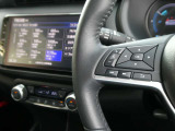 ナビの音量など車両情報を手元で操作できるハンドルスイッチ付き。