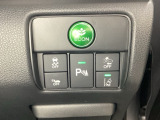Hondaセンシング用の、VSA(ABS+TCS+横滑り抑制)解除と路外逸脱抑制機能のオンオフスイッチなどはハンドルの右側に装備しています。燃費に役立つECONボタンもここです。