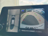アラウンドビューモニター。上空から見下ろしているかのような映像を映し出して周囲を確認し、スムースな駐車をアシストします。
