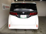 バックカメラが付いているので後方確認が非常にしやすいです。今や運転初心者も熟練者も必須装備!