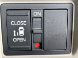 【パワースライドドア】スマートキーや運転席のスイッチでスライドドアの開閉が可能♪電動だから力を入れてドアを開ける必要が無く、小さいお子様でも、重い荷物を持っている時もラクに開け閉めできます♪
