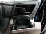 運転席のカップホルダーはエアコンの吹き出し口にありますので冷やしたり温めたりすることが出来ます☆